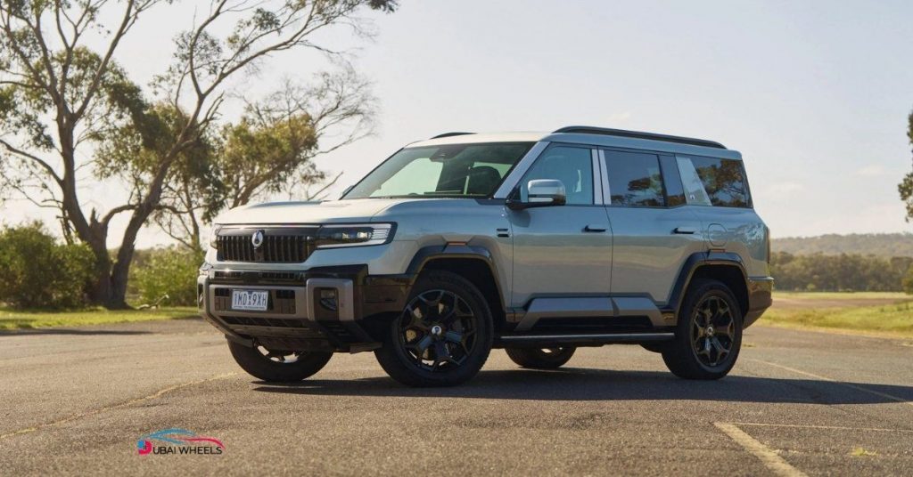 Denza B8 UAE launch 2025 luxury hybrid and plug-in hybrid SUV with third-row seating and panoramic tech displays