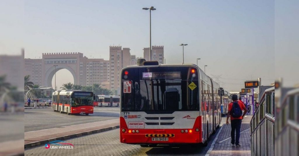 Dubai bus travel tips showing Nol Card usage, RTA app navigation, bus stops, and commuters planning routes across the city.