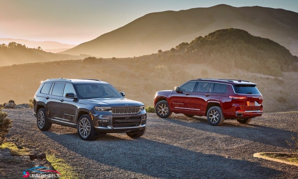 2025 Jeep Grand Cherokee showcasing its best features in the UAE, including premium interior, advanced technology, driver-assist systems and luxury SUV design.