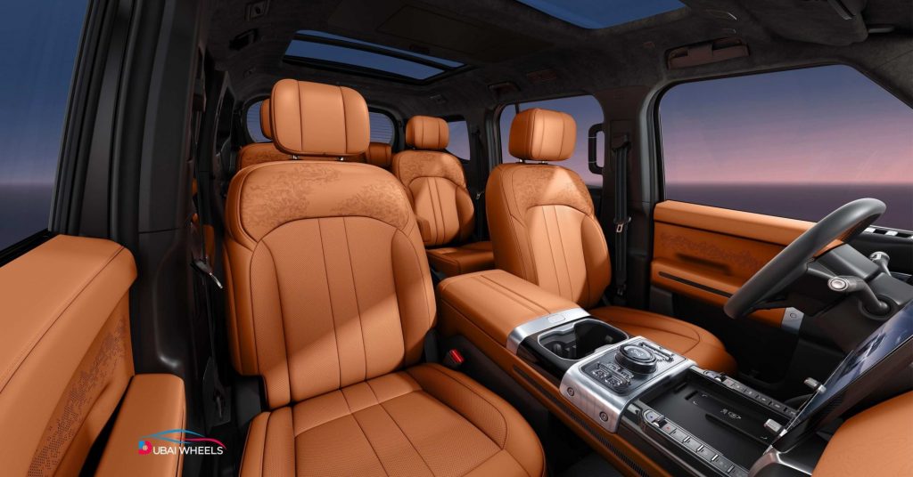 Jetour G700 UAE 2025 luxury interior with 4-screen digital cockpit, Apple CarPlay, Android Auto, and premium materials