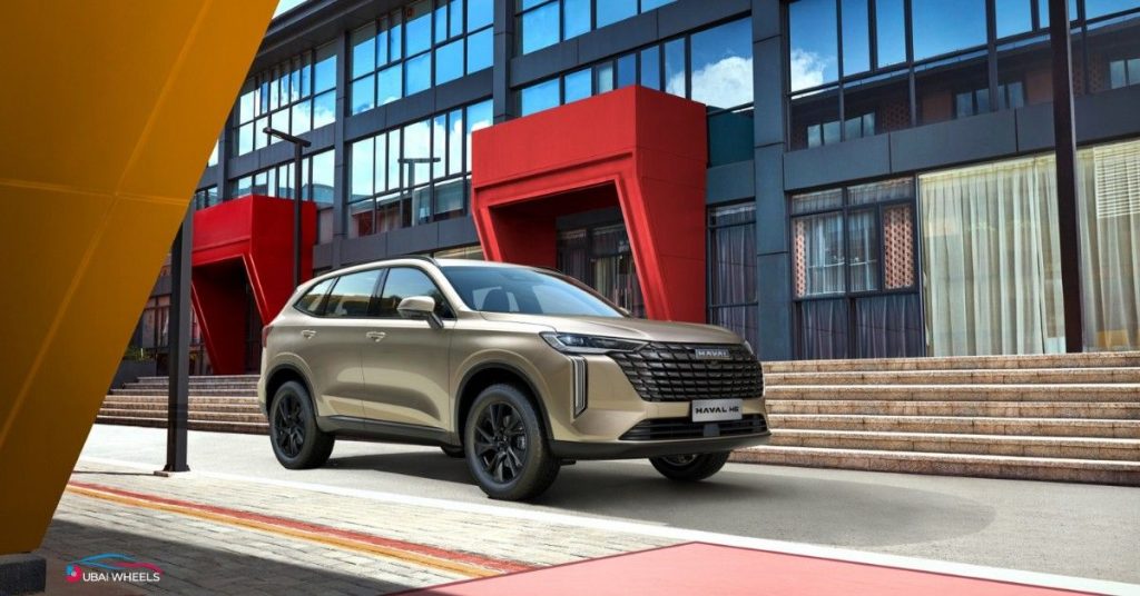 Family-friendly comparison of MG HS vs Haval H6 UAE 2025 showing cabin space, rear seating, and boot capacity