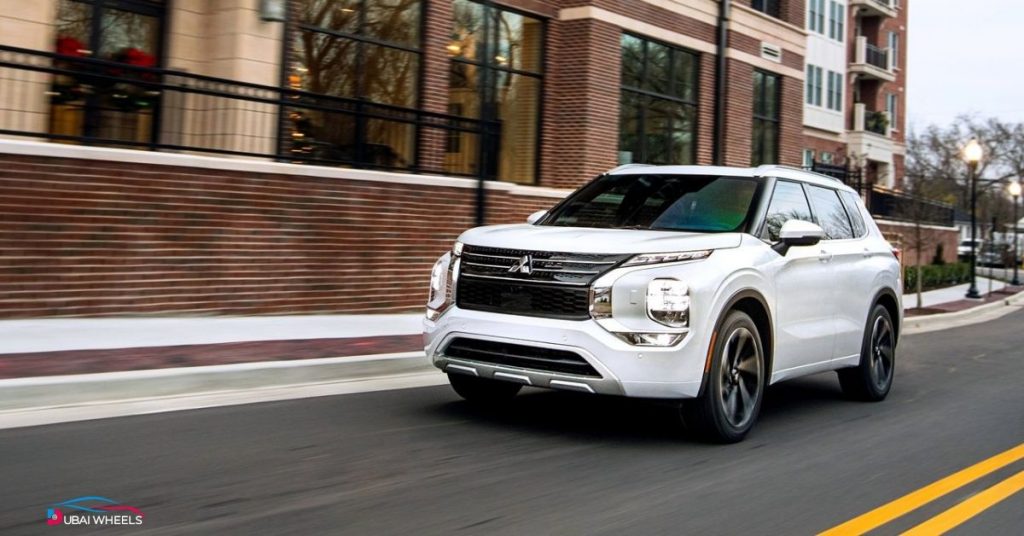 Mitsubishi Outlander 2025 UAE driving experience on city roads and highways with all-wheel drive