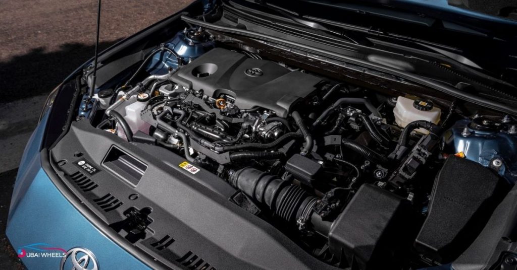 2025 Toyota Camry UAE engine options infographic showing 2.5L petrol engine and improved hybrid engine with fuel-efficient performance and daily usability.